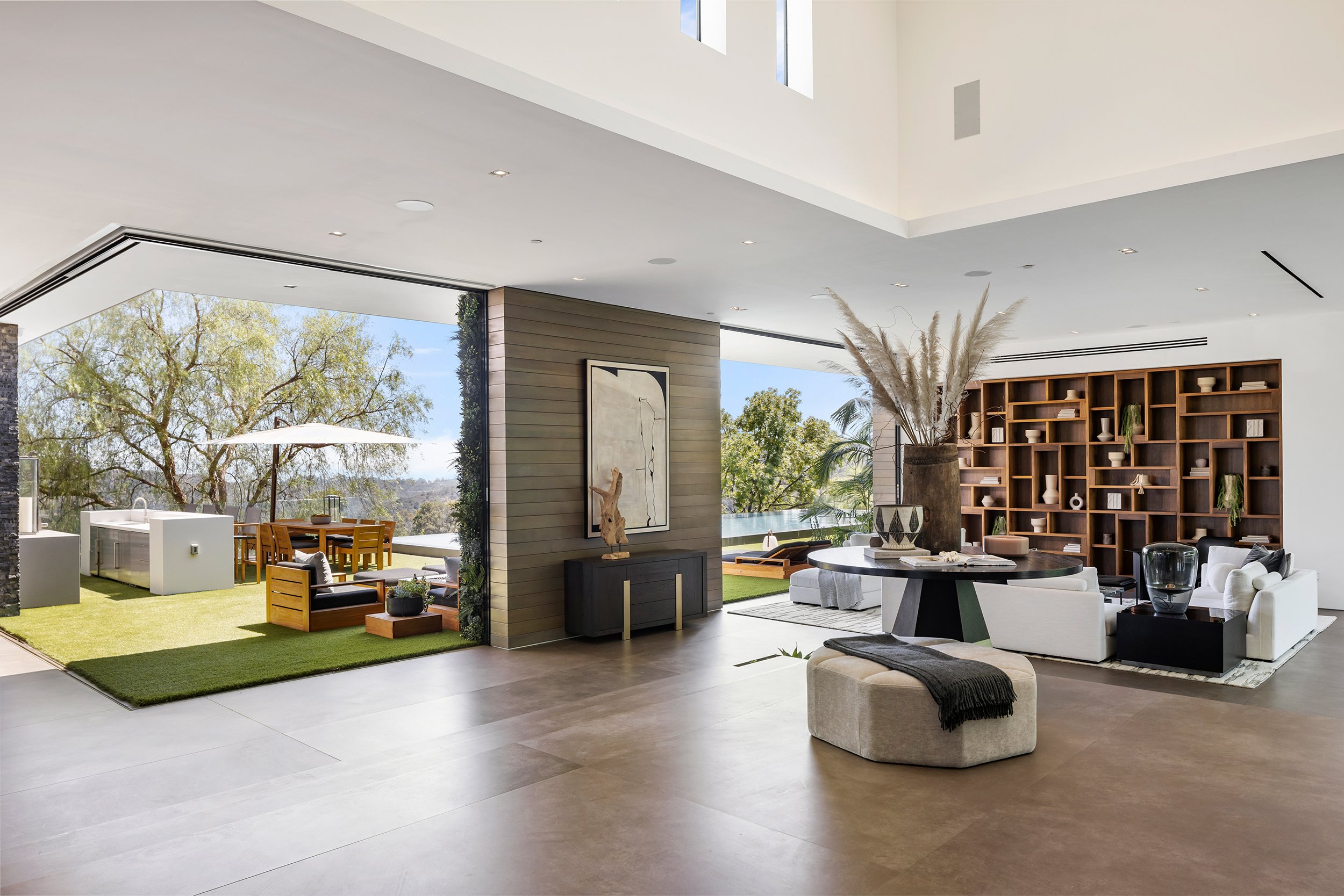 Open-Plan Layout and Natural Light - Henry Cavill - Nolita Harbour